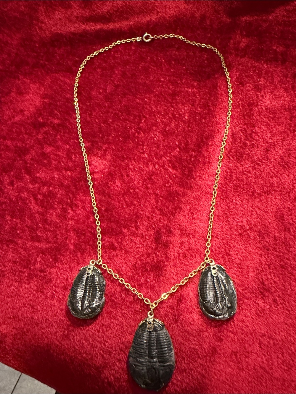 Vintage Gold tone untested Chain Necklace with Black Fossil Pendant Trio 19”